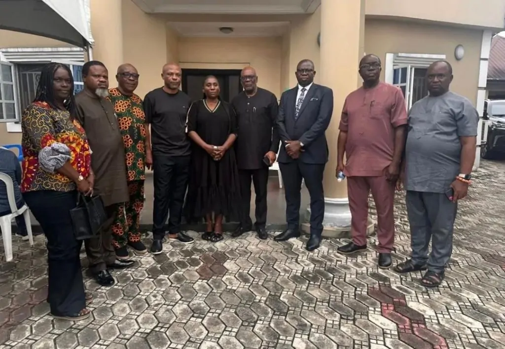 Arise TV management pay condolence visit to late Sommie Maduagwu’s family (photos)